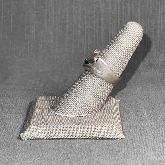 Green Eyed Cat Ring - Picture 5 of 7